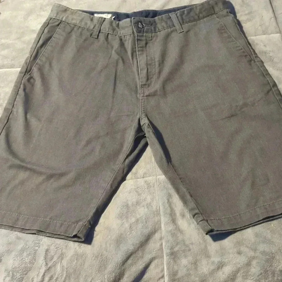 Men's volcom shorts - Picture 5 of 9